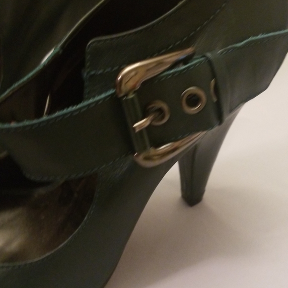 Shoes - Picture 3 of 4